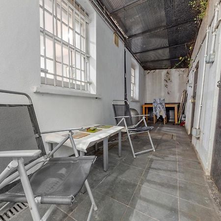 Elegant And Chic 2-Bedroom Basement Apartment In Paddington Londen Buitenkant foto