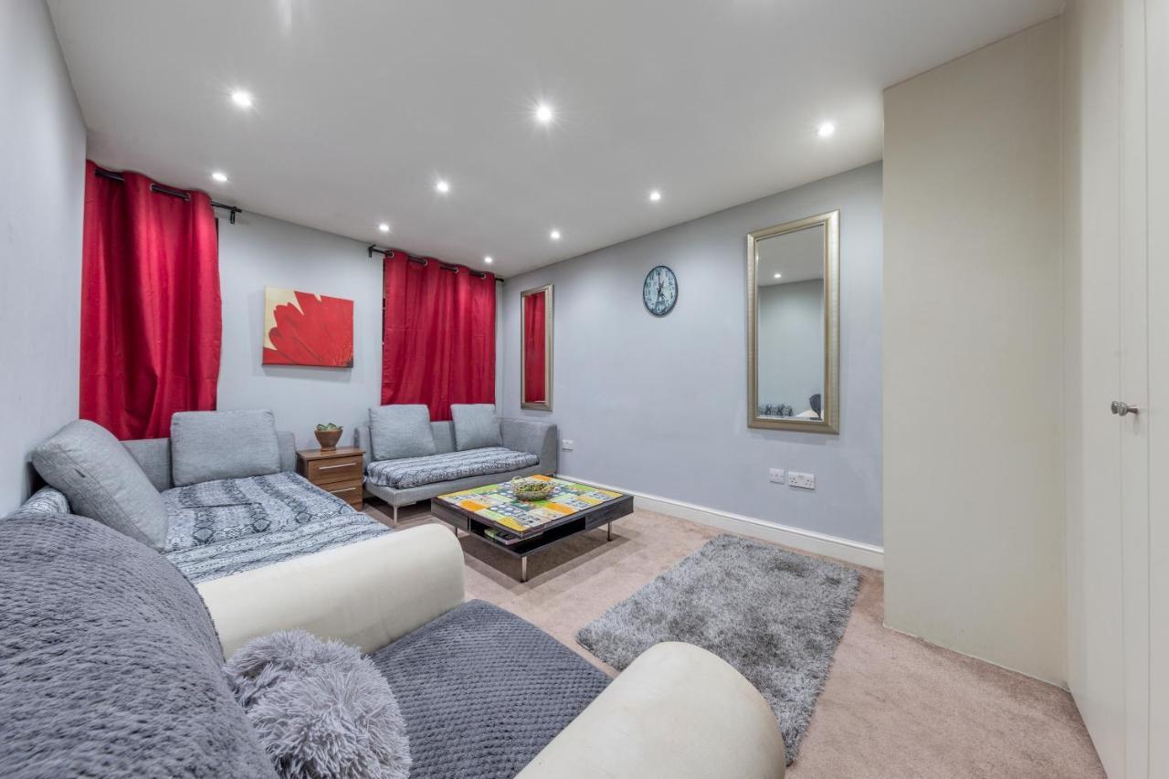 Elegant And Chic 2-Bedroom Basement Apartment In Paddington Londen Buitenkant foto