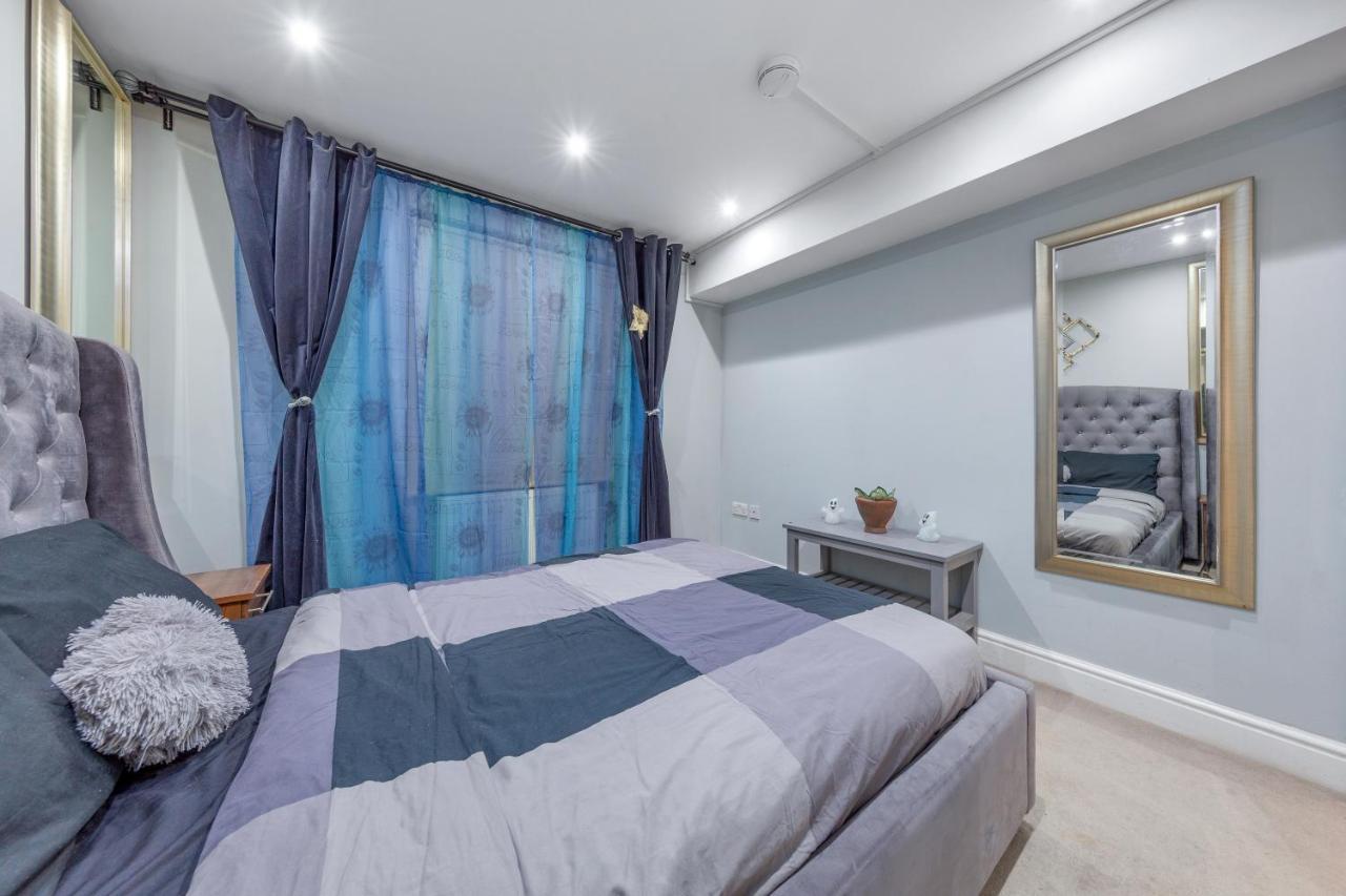 Elegant And Chic 2-Bedroom Basement Apartment In Paddington Londen Buitenkant foto