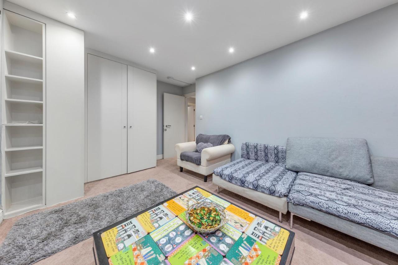 Elegant And Chic 2-Bedroom Basement Apartment In Paddington Londen Buitenkant foto