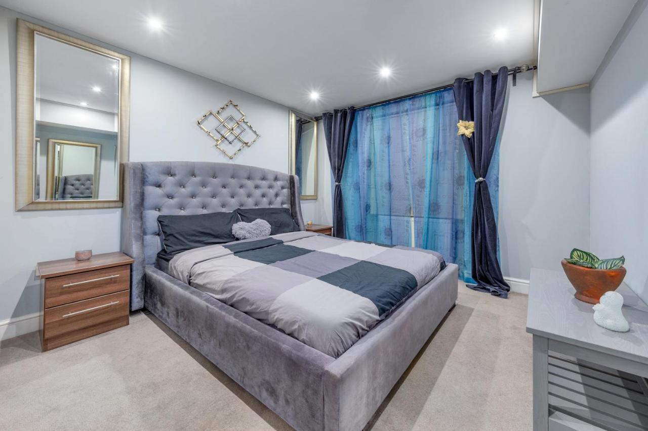Elegant And Chic 2-Bedroom Basement Apartment In Paddington Londen Buitenkant foto