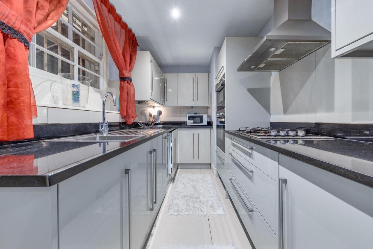 Elegant And Chic 2-Bedroom Basement Apartment In Paddington Londen Buitenkant foto