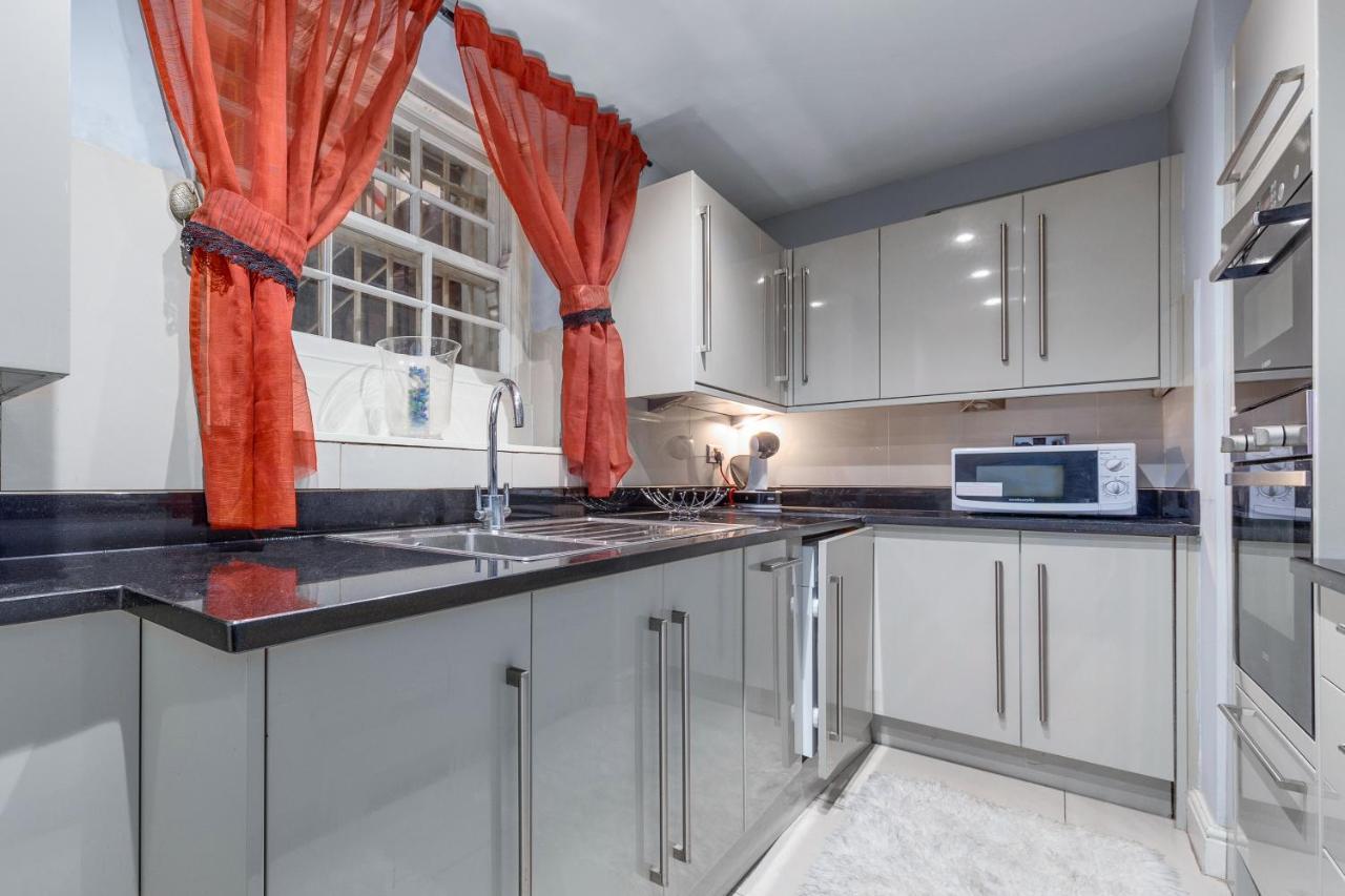 Elegant And Chic 2-Bedroom Basement Apartment In Paddington Londen Buitenkant foto