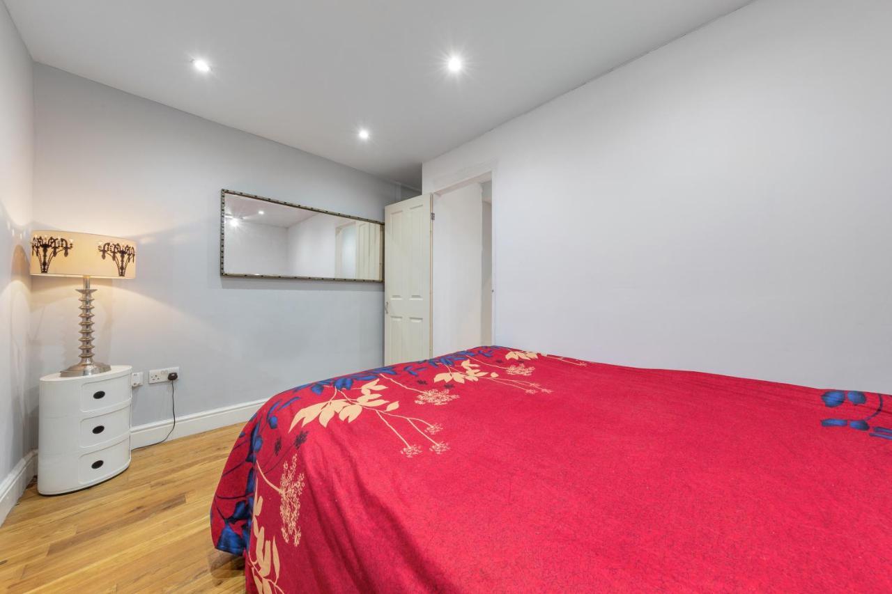 Elegant And Chic 2-Bedroom Basement Apartment In Paddington Londen Buitenkant foto